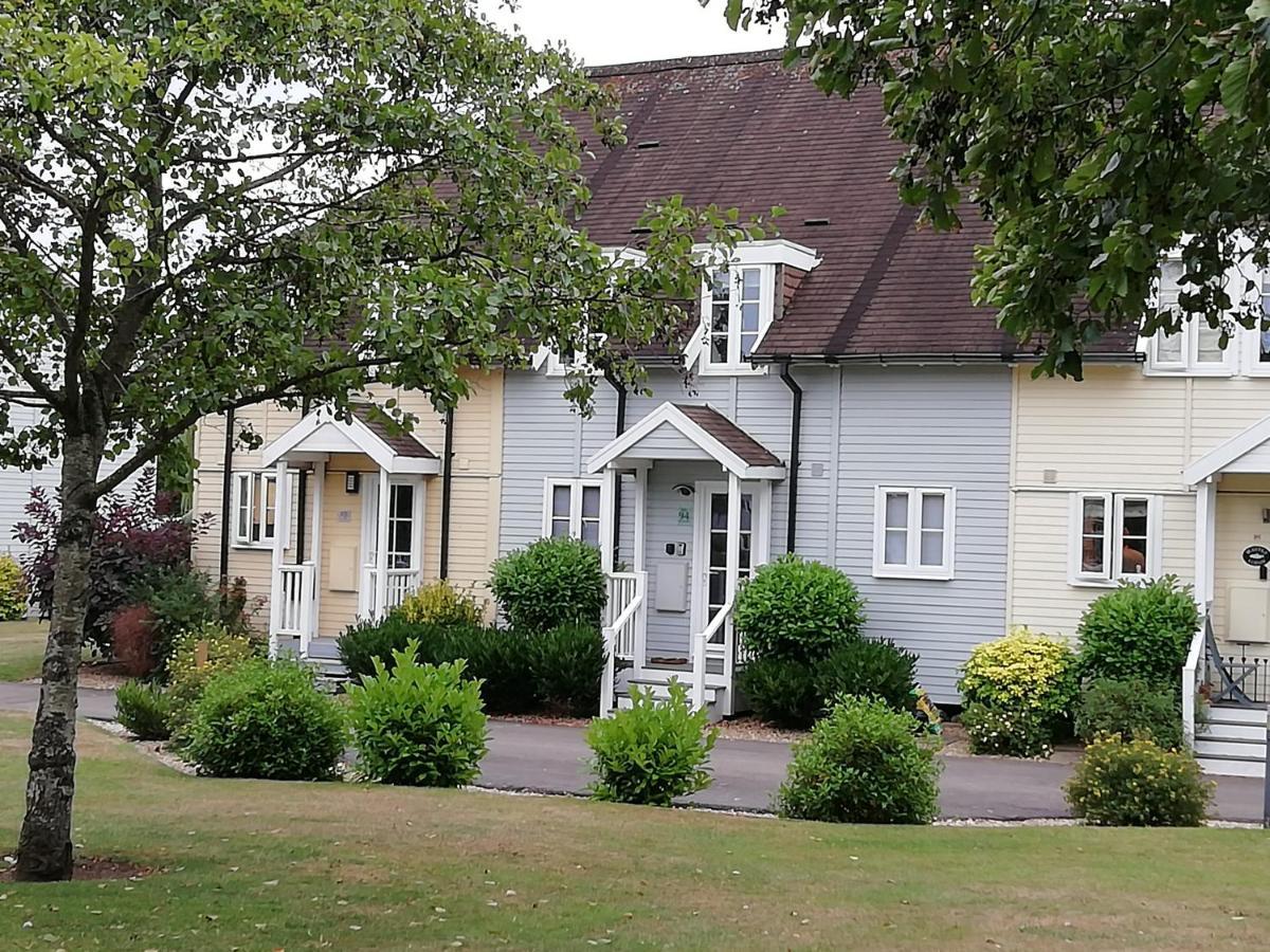 Lovely Lakeside For Families And Friends *