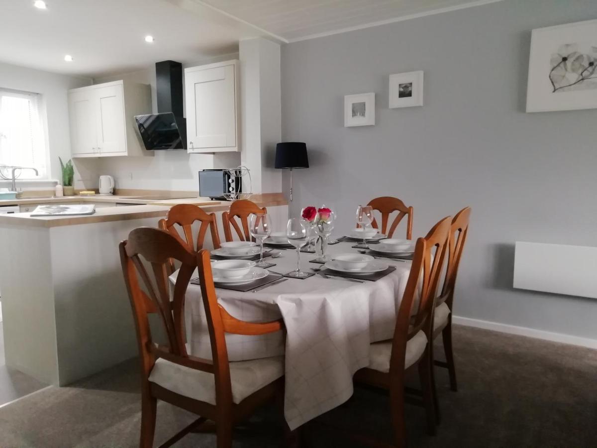 Holiday home Lovely Lakeside For Families And Friends South Cerney