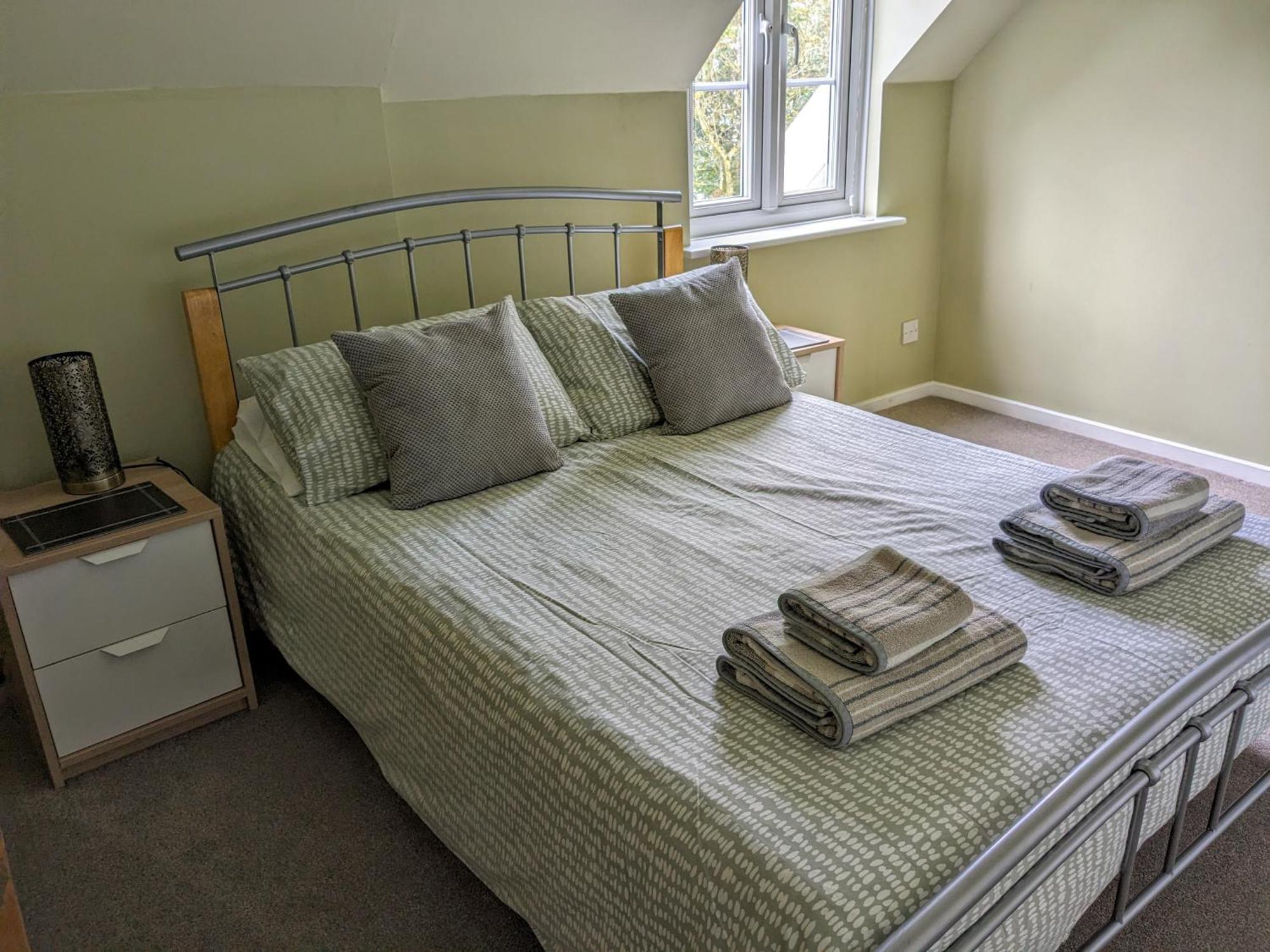 Lovely Lakeside For Families And Friends Holiday home South Cerney
