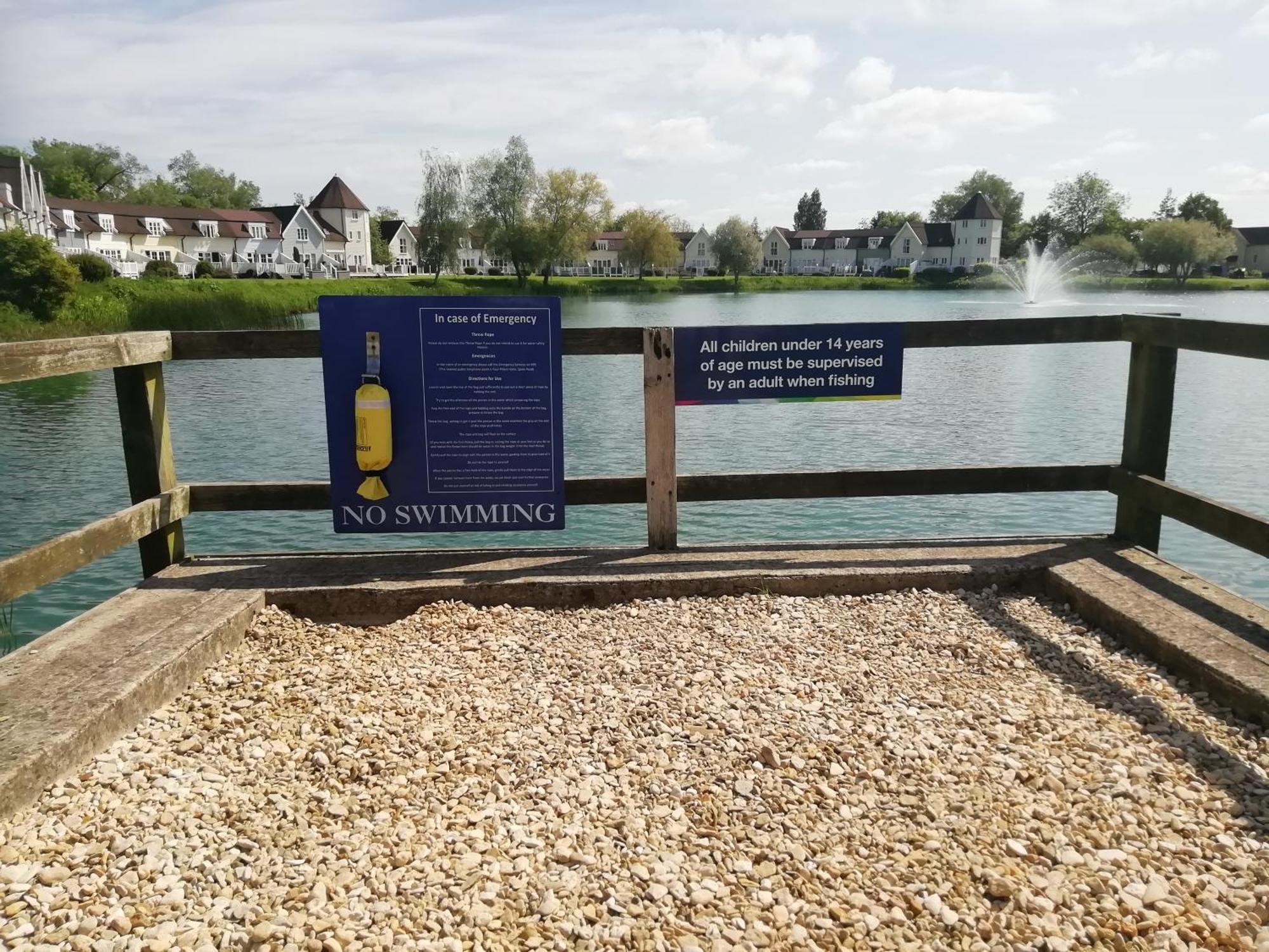 Lovely Lakeside For Families And Friends Holiday home *